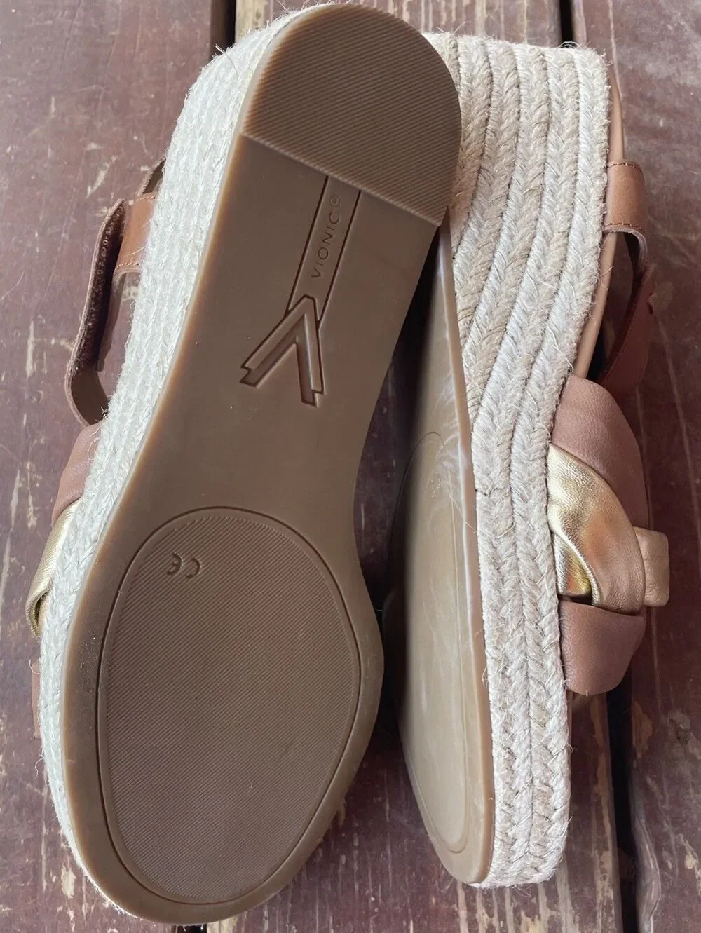 Vionic Women's Saratoga Espadrille Wedge Sandal Size 9.5